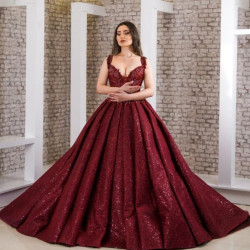 Rotes Verlobungskleid