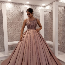 Nelke Verlobungskleid