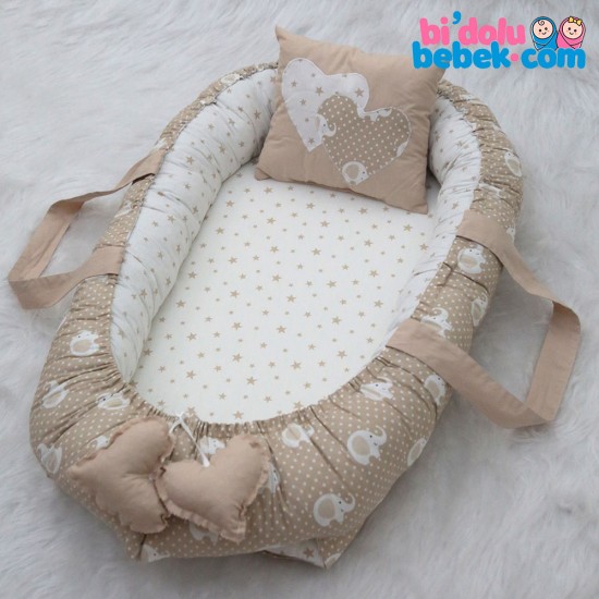 Sandfarbener Elefant gemusterter Stern gemustertes Babynest - Schoß der Mutter Sandfarbener Elefant gemusterter Stern gemustertes Babynest - Schoß der Mutter