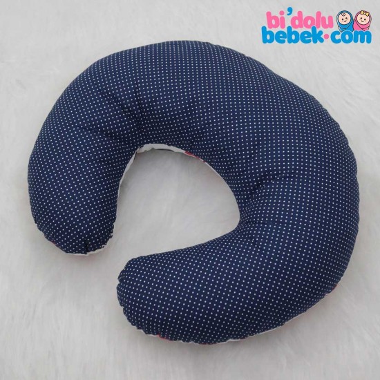 Marineblaues Stillkissen mit Sternmotiv Marineblaues Stillkissen mit Sternmotiv