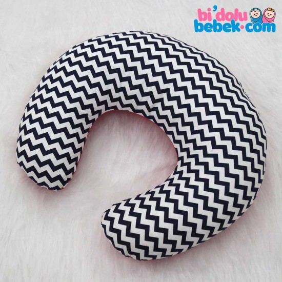 Marineblaues Stillkissen mit Zickzack-Muster Marineblaues Stillkissen mit Zickzack-Muster